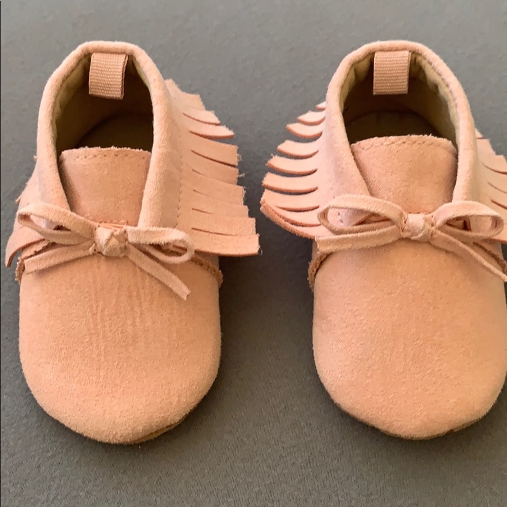 Old Navy baby girl 3-6 months light pink moccasins